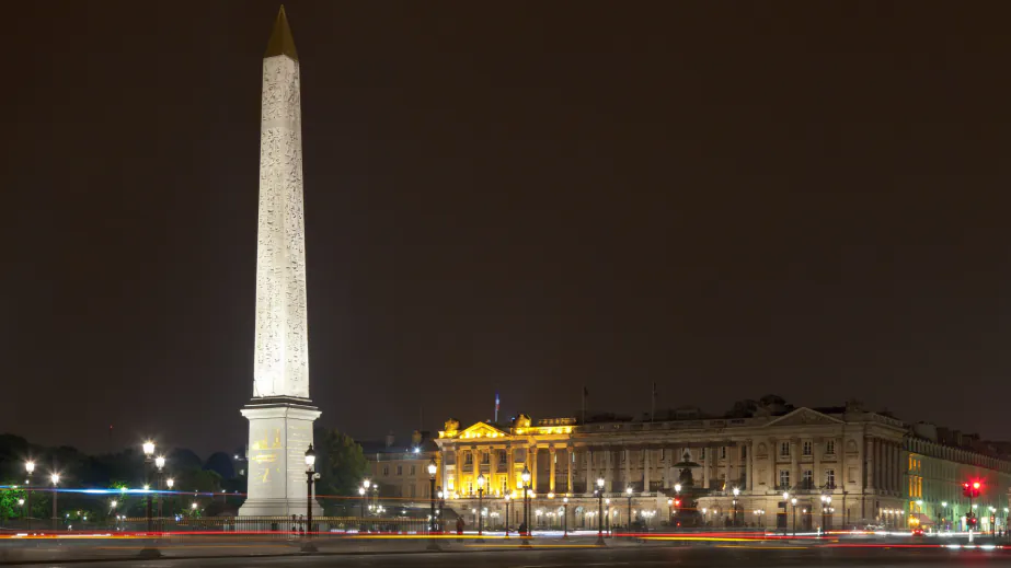La place de la Concorde et son obélisque, la nuit