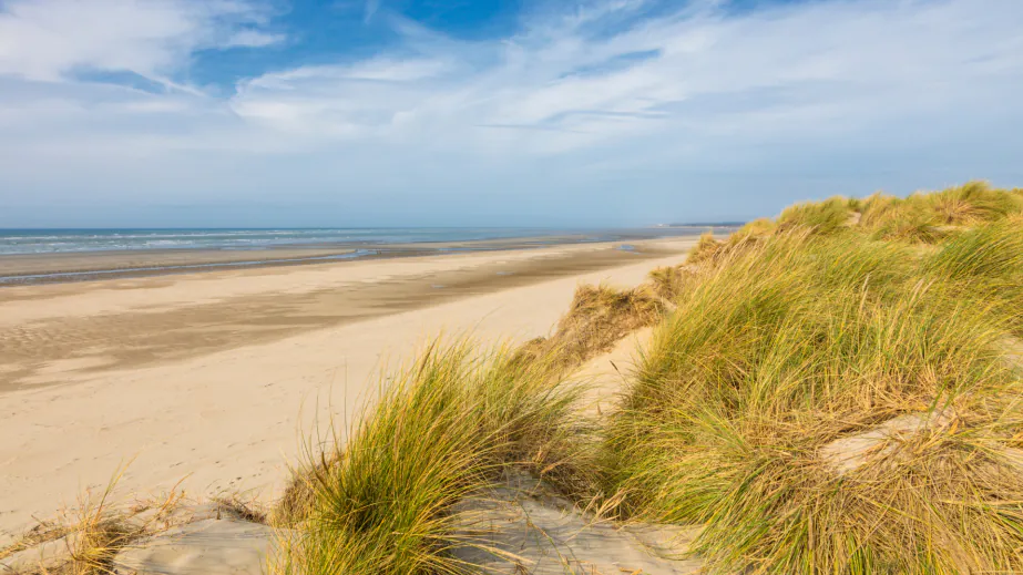 Dunes et plage de sable sur la Côte d'Opale